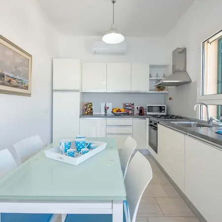 Apartment Panoramica A 60m Dal Mare